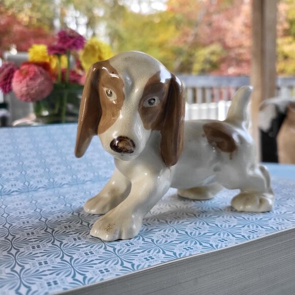 Vintage Bassett Hound Dog Figurine Porcelain England - Picture 1 of 16